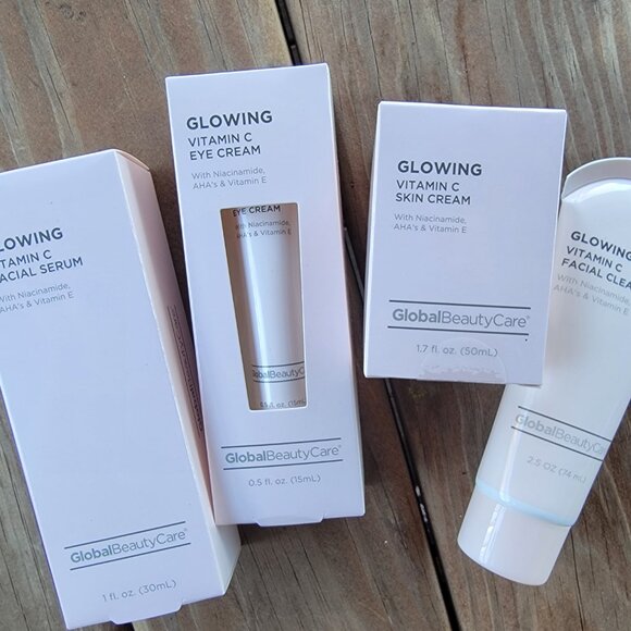 Glowing Vitamin C Skincare Collection – 4 Piece Set - Picture 3 of 5